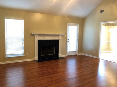 2033 Clarkston Drive 3 Beds House for Rent Photo Gallery 1